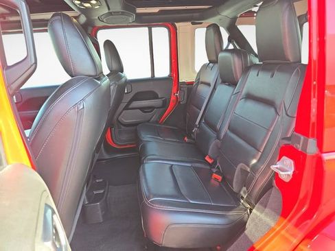 Used 2022 Jeep Wrangler Unlimited Sahara AWD/4WD image 13