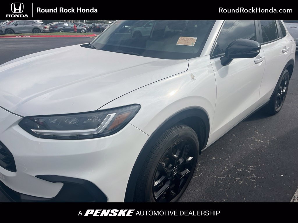 Used 2025 Honda HR-V Sport image 1