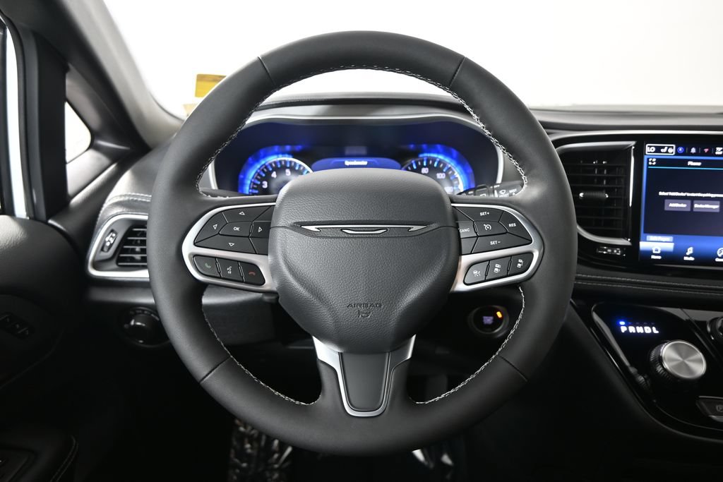 New 2027 Chrysler Pacifica Select AWD/4WD image 35