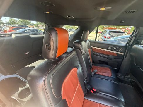 Used 2019 Ford Explorer XLT w/ Equipment Group 202A AWD/4WD image 22