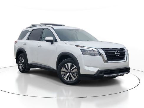 New 2025 Nissan Pathfinder SL image 1