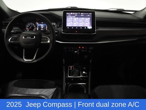 Used 2025 Jeep Compass Trailhawk AWD/4WD image 8