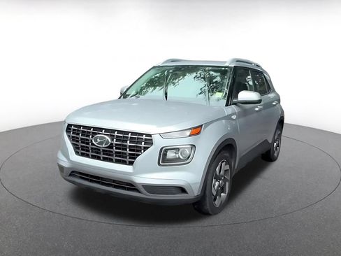Used 2026 Hyundai Venue SEL FWD image 7