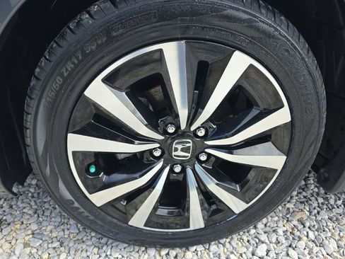 Used 2024 Honda Civic EX-L image 9