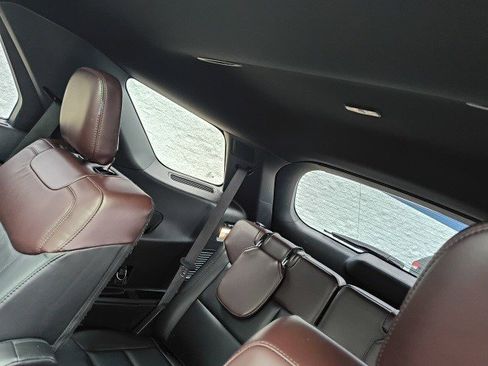 Used 2020 Ford Explorer Platinum w/ Premium Technology Package image 15