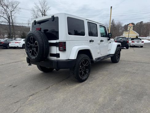 Used 2018 Jeep Wrangler Unlimited Sahara image 7