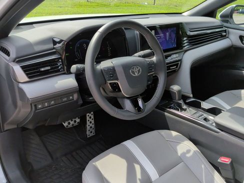 Used 2026 Toyota Camry SE FWD image 13