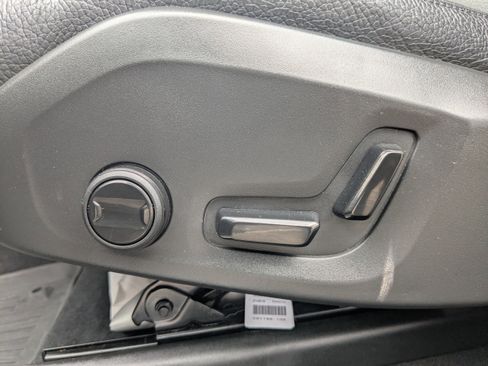 Used 2022 Volvo XC60 B5 Momentum w/ Climate Package image 21