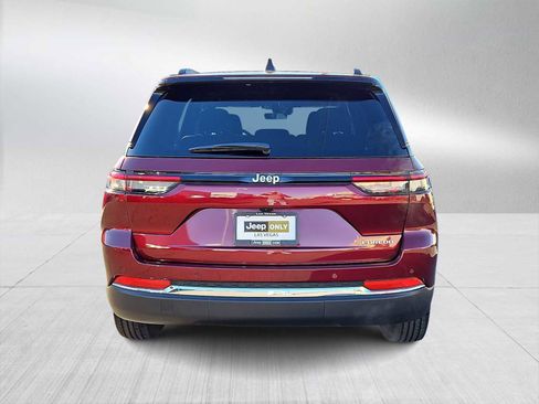 Used 2025 Jeep Grand Cherokee Laredo w/ Luxury Tech Group I image 7