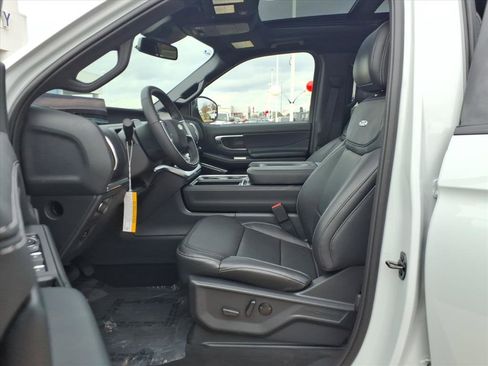 New 2025 Ford Expedition Platinum w/ Stealth Performance Package image 15