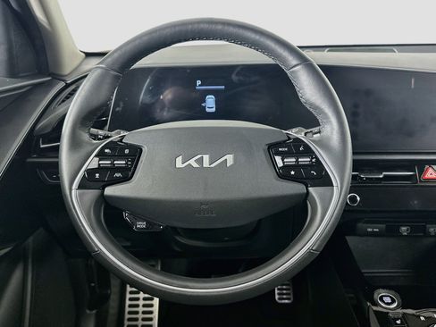 Used 2024 Kia Niro SX Touring FWD image 18