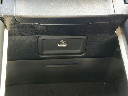 Used 2025 Mercedes-Benz C 300 4MATIC Sedan image 27