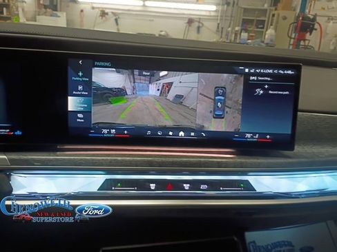 Used 2023 BMW 740i w/ Parking Assistance Package image 19