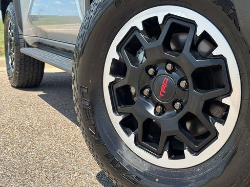 Certified 2025 Toyota 4Runner TRD Off-Road Premium AWD/4WD image 2
