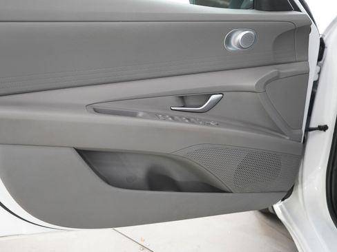 Used 2022 Hyundai Elantra SEL image 18