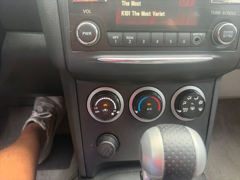 Used 2013 Nissan Rogue SV FWD image 30