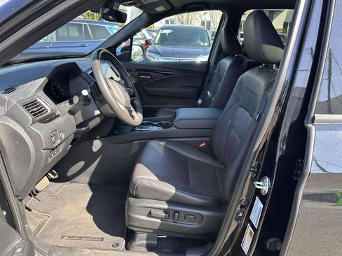 Used 2025 Honda Ridgeline Black Edition image 12