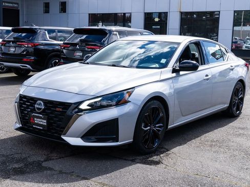 Used 2023 Nissan Altima 2.5 SR FWD image 3