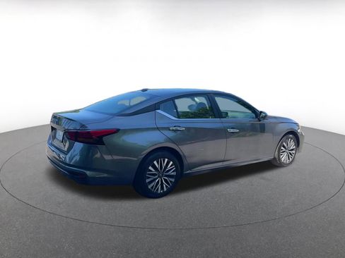 Used 2025 Nissan Altima 2.5 SV FWD image 15