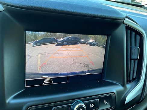 Used 2022 GMC Terrain SLE w/ Driver Convenience Package FWD image 9