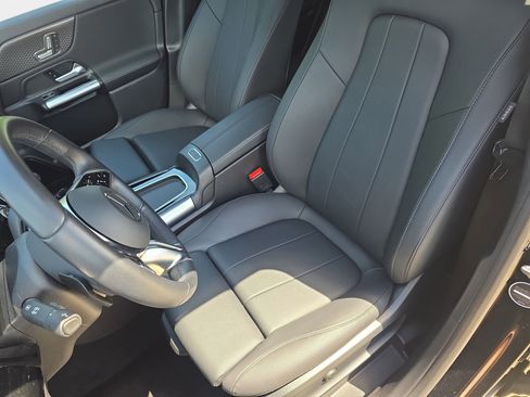 Used 2025 Mercedes-Benz GLA 250 image 15
