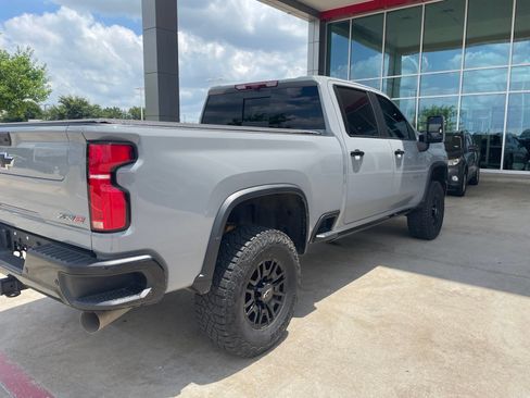 Used 2024 Chevrolet Silverado 2500 ZR2 w/ Technology Package AWD/4WD image 13