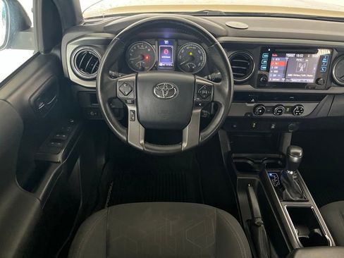 Used 2017 Toyota Tacoma TRD Off-Road w/ Tow Package RWD image 31