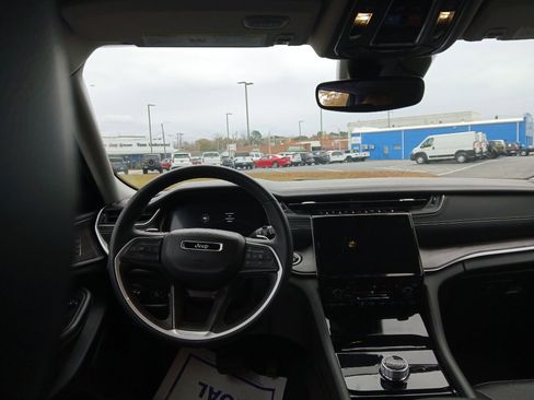 Certified 2023 Jeep Grand Cherokee Limited image 7