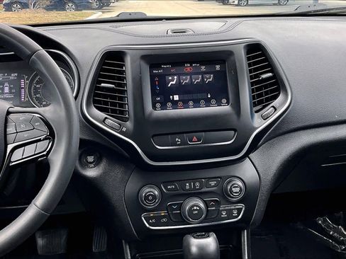 Used 2020 Jeep Cherokee Latitude Plus image 6