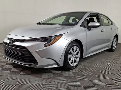 Used 2023 Toyota Corolla LE w/ Carpet Mat Package (TMS) FWD image 6