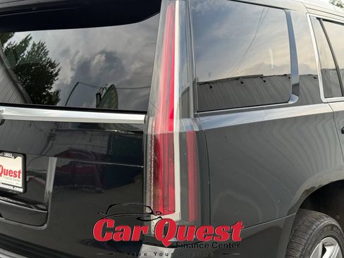 Used 2017 Cadillac Escalade Luxury RWD image 28