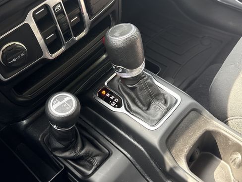 Used 2023 Jeep Wrangler Unlimited Sport AWD/4WD image 26