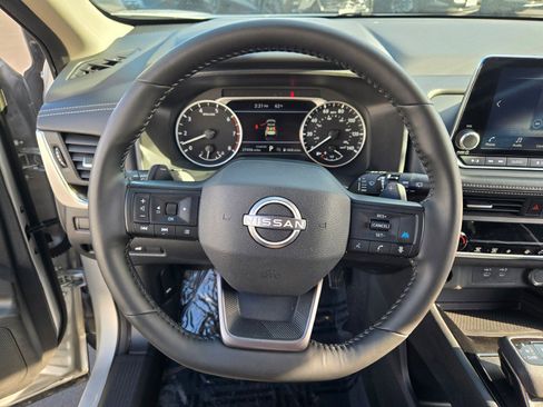 Used 2025 Nissan Rogue SV image 31