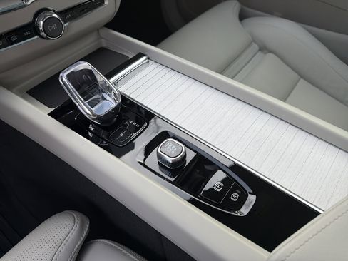 Used 2026 Volvo XC60 B5 Ultra w/ Protection Package Premier image 26