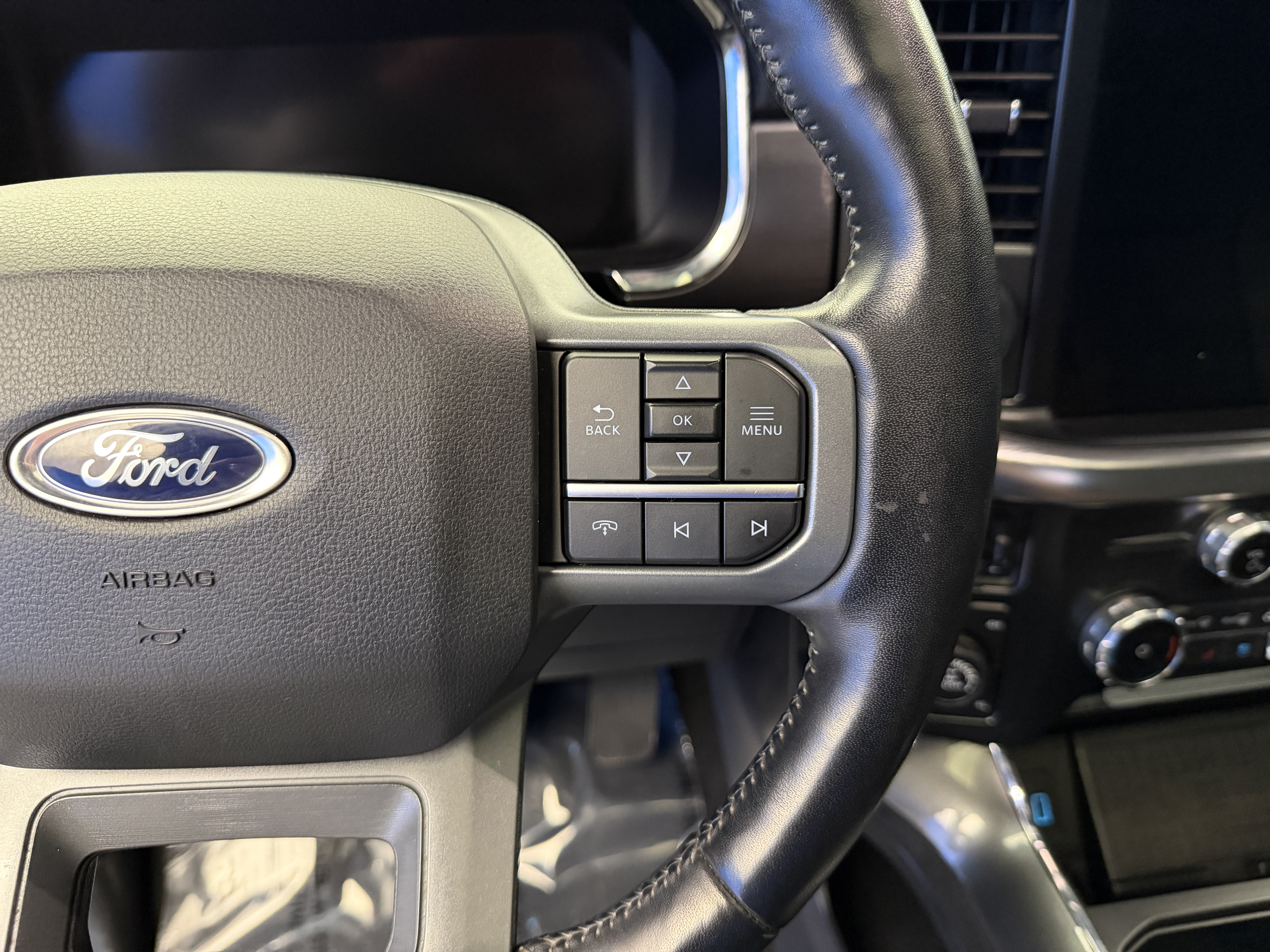 Used 2022 Ford F150 Lariat w/ Equipment Group 502A High AWD/4WD image 17