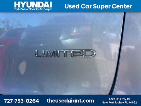 Used 2018 Chrysler Pacifica Limited image 5