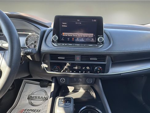 Used 2023 Nissan Rogue SV image 10