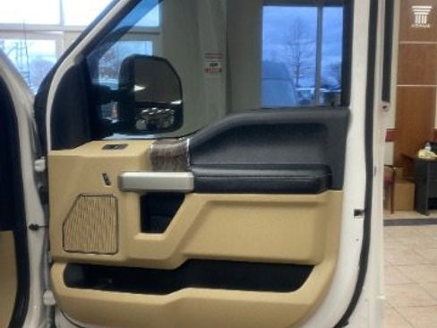 Used 2017 Ford F250 Lariat w/ Lariat Ultimate Package image 9