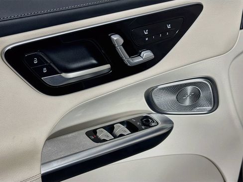Used 2023 Mercedes-Benz GLC 300 w/ Exclusive Trim Package image 23