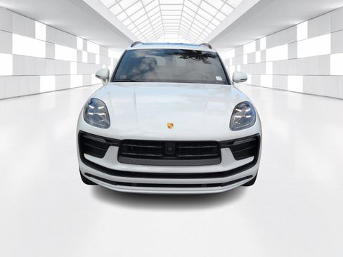 Used 2023 Porsche Macan Turbo image 2