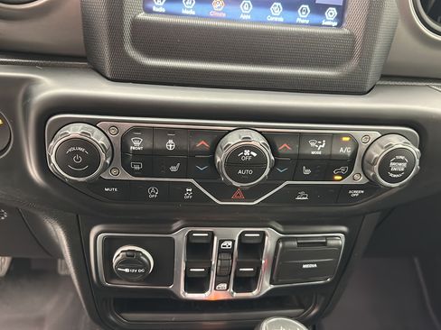 Used 2021 Jeep Wrangler Unlimited Sport AWD/4WD image 19