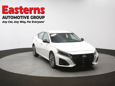 Used 2025 Nissan Altima 2.5 SV FWD image 50