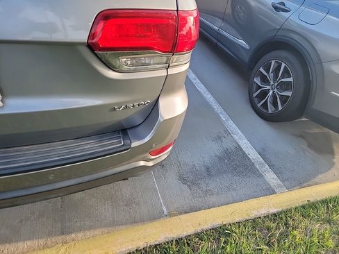 Used 2018 Jeep Grand Cherokee Laredo AWD/4WD image 6