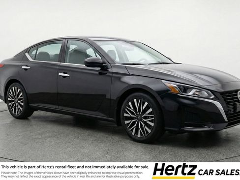 Used 2025 Nissan Altima 2.5 SV image 1