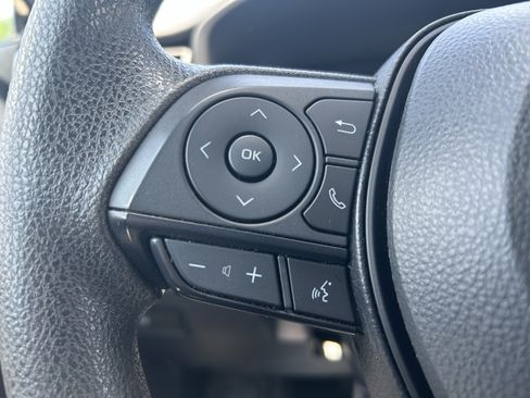 Used 2025 Toyota RAV4 XLE AWD/4WD image 22