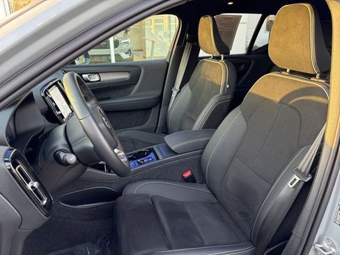 Used 2025 Volvo XC40 B5 Plus AWD/4WD image 17