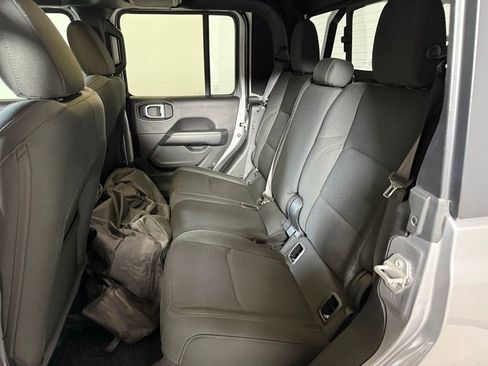 Certified 2020 Jeep Gladiator Overland image 14