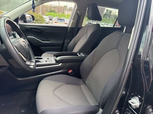 Used 2023 Toyota Highlander LE AWD/4WD image 26