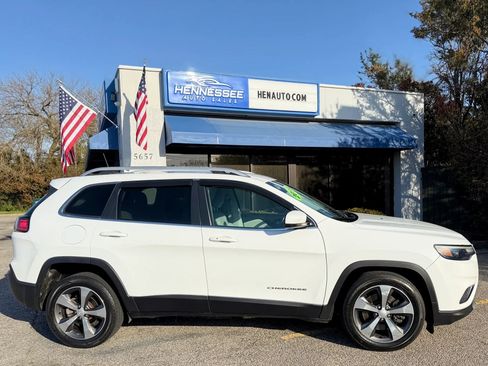Used 2019 Jeep Cherokee Limited FWD image 10