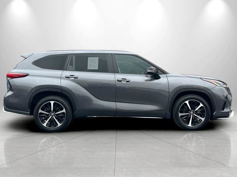Used 2022 Toyota Highlander XSE AWD/4WD image 8